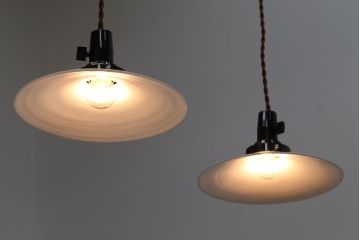 和製アンティーク　昭和レトロな白いガラス平笠照明2個セット(2)