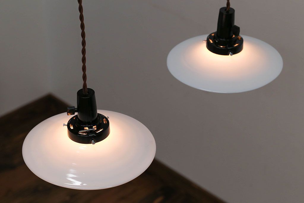 和製アンティーク　昭和レトロな白いガラス平笠照明2個セット(2)