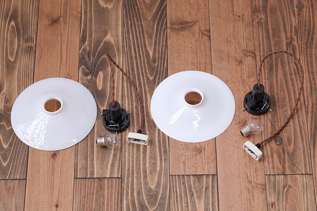 和製アンティーク　昭和レトロな白いガラス平笠照明2個セット(2)