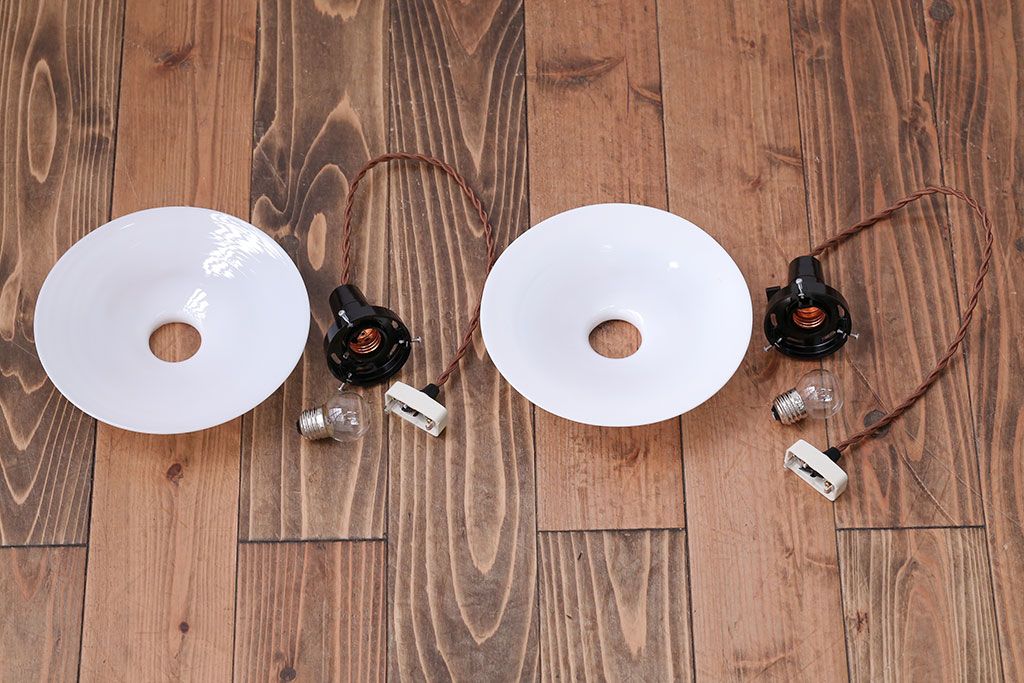 和製アンティーク　昭和レトロな白いガラス平笠照明2個セット(2)