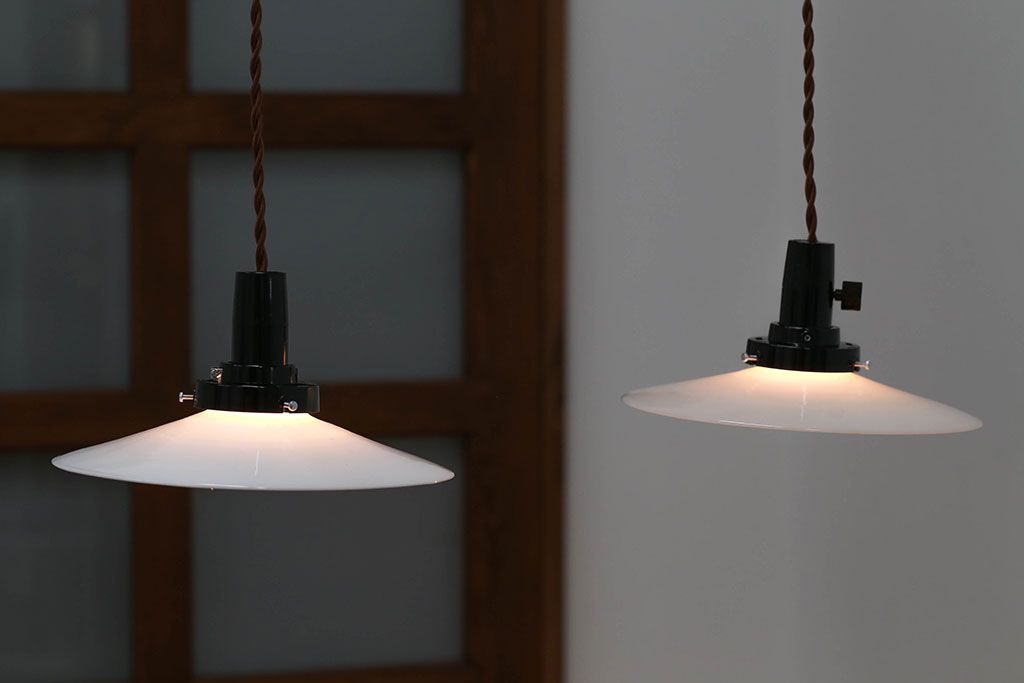 和製アンティーク　昭和レトロな白いガラス平笠照明2個セット(3)