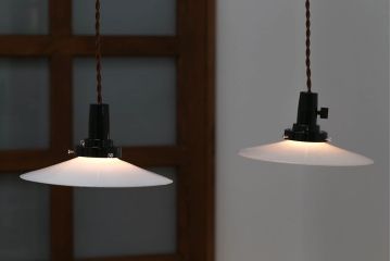 和製アンティーク　昭和レトロな白いガラス平笠照明2個セット(3)