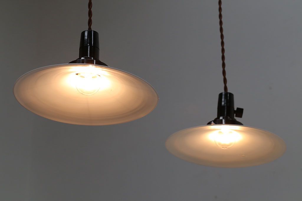 和製アンティーク　昭和レトロな白いガラス平笠照明2個セット(3)