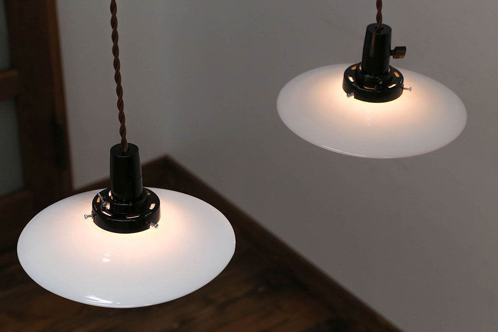 和製アンティーク　昭和レトロな白いガラス平笠照明2個セット(3)