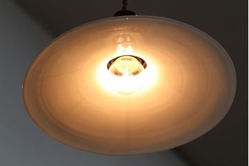 和製アンティーク　昭和レトロな白いガラス平笠照明2個セット(3)