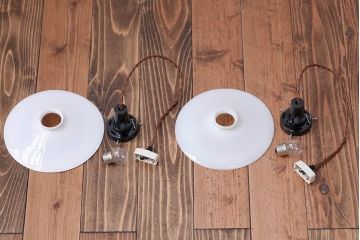 和製アンティーク　昭和レトロな白いガラス平笠照明2個セット(3)