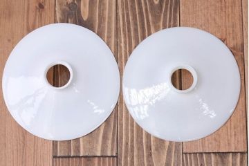 和製アンティーク　昭和レトロな白いガラス平笠照明2個セット(3)