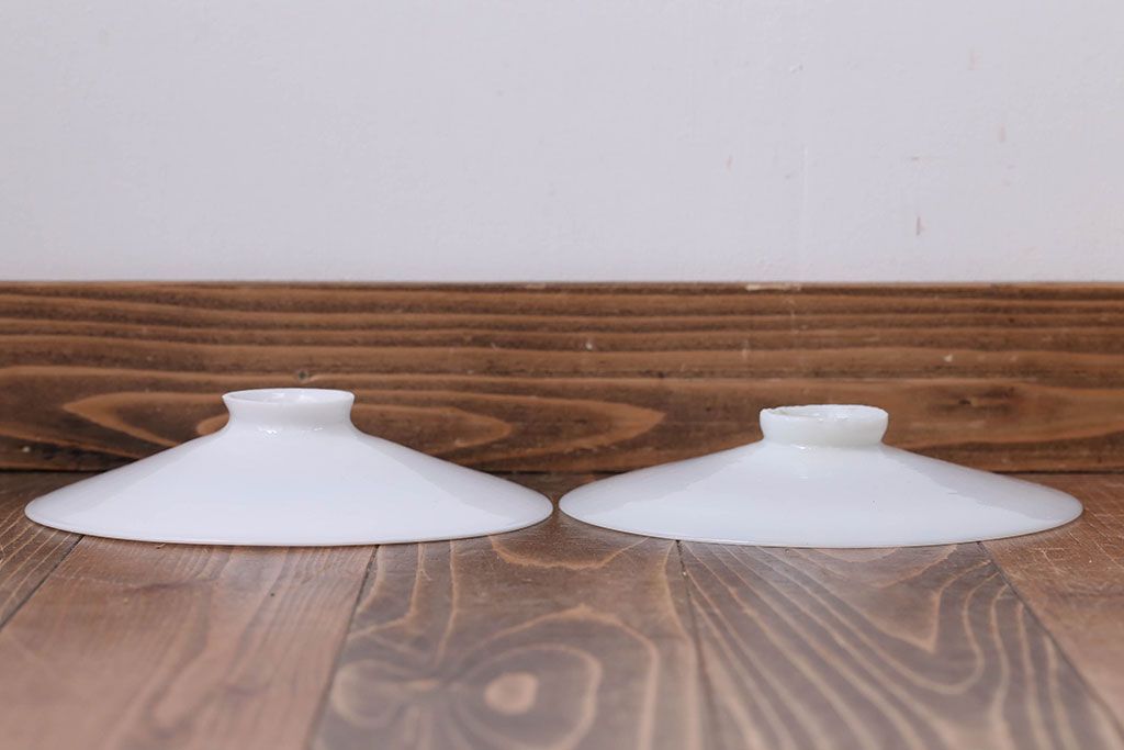 和製アンティーク　昭和レトロな白いガラス平笠照明2個セット(3)