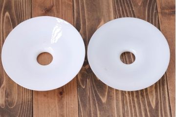 和製アンティーク　昭和レトロな白いガラス平笠照明2個セット(3)