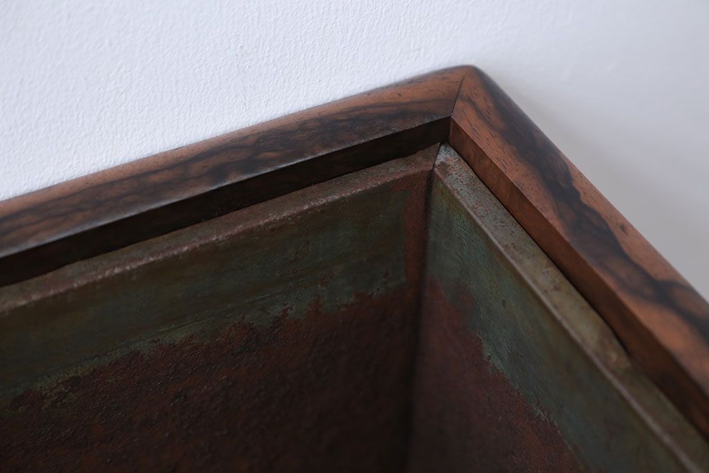 アンティーク雑貨　古民具・骨董　黒柿材と桐材の小さなアンティーク小物入れ(火鉢)