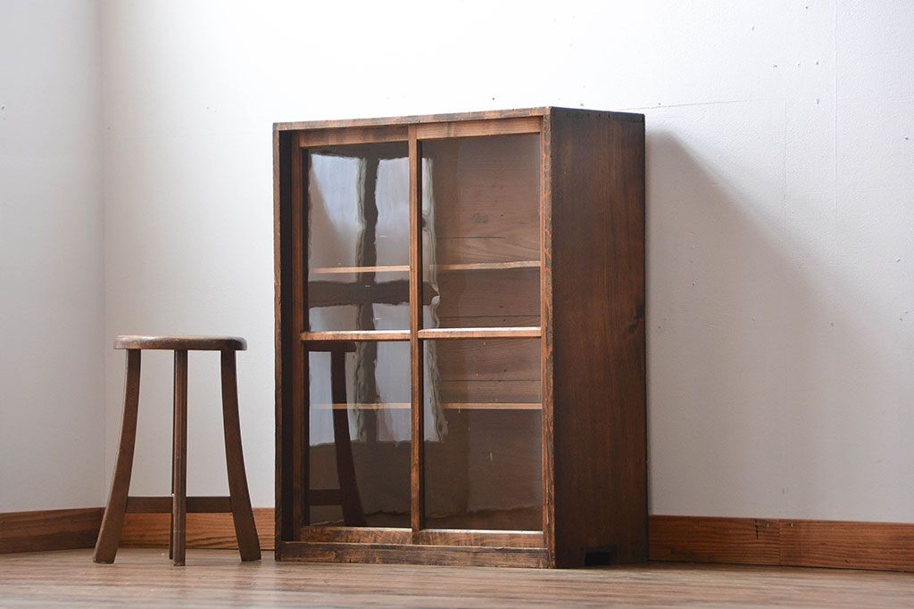 アンティーク家具　和製アンティーク　古い木製の木味の良いガラス引き戸収納棚