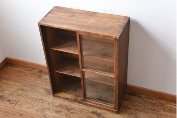 アンティーク家具　和製アンティーク　古い木製の木味の良いガラス引き戸収納棚