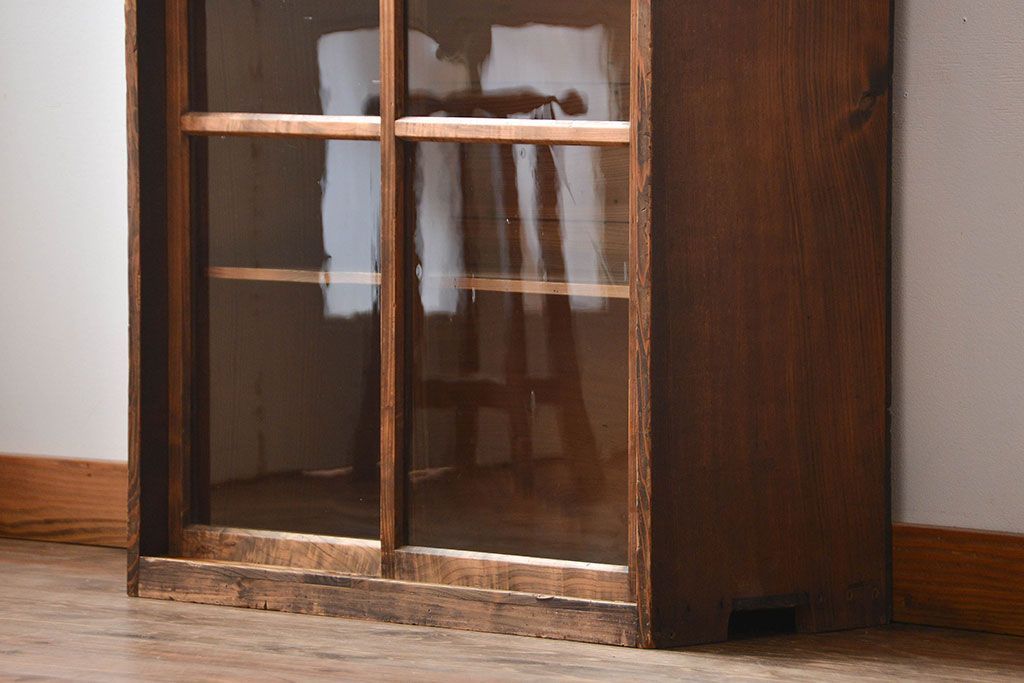 アンティーク家具　和製アンティーク　古い木製の木味の良いガラス引き戸収納棚
