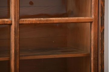 アンティーク家具　和製アンティーク　古い木製の木味の良いガラス引き戸収納棚