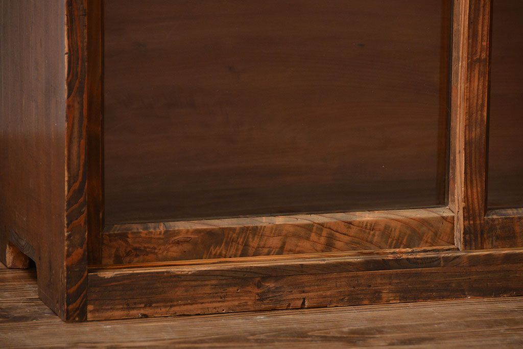 アンティーク家具　和製アンティーク　古い木製の木味の良いガラス引き戸収納棚