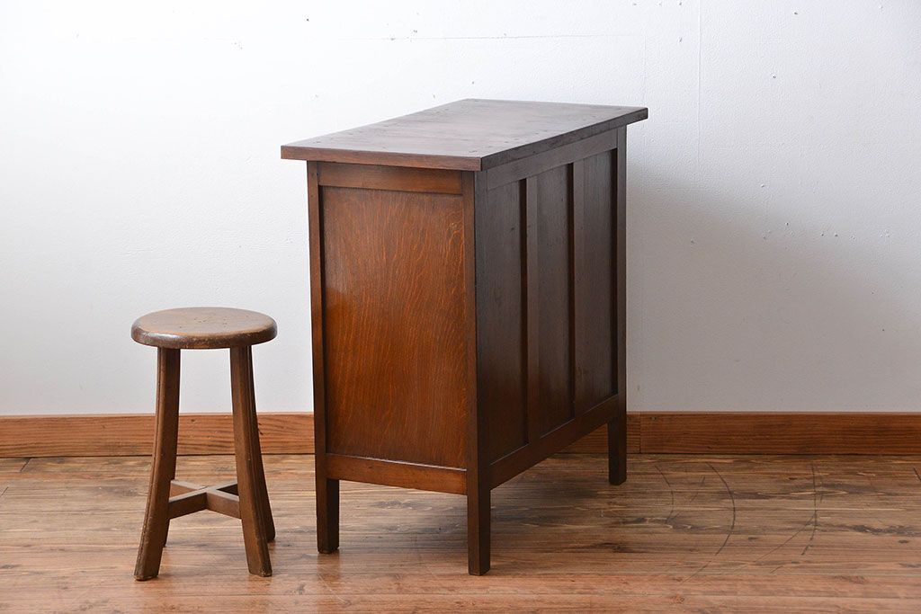 アンティーク家具　和製アンティーク　古い木製のデスクサイドキャビネット(4杯引き出し)