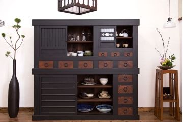 アンティーク家具　アンティーク　和モダン　艶消しブラック塗装の昇り引き出し付き六尺水屋箪笥