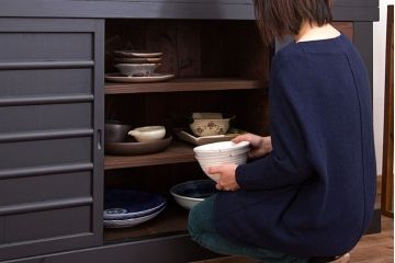 アンティーク家具　アンティーク　和モダン　艶消しブラック塗装の昇り引き出し付き六尺水屋箪笥