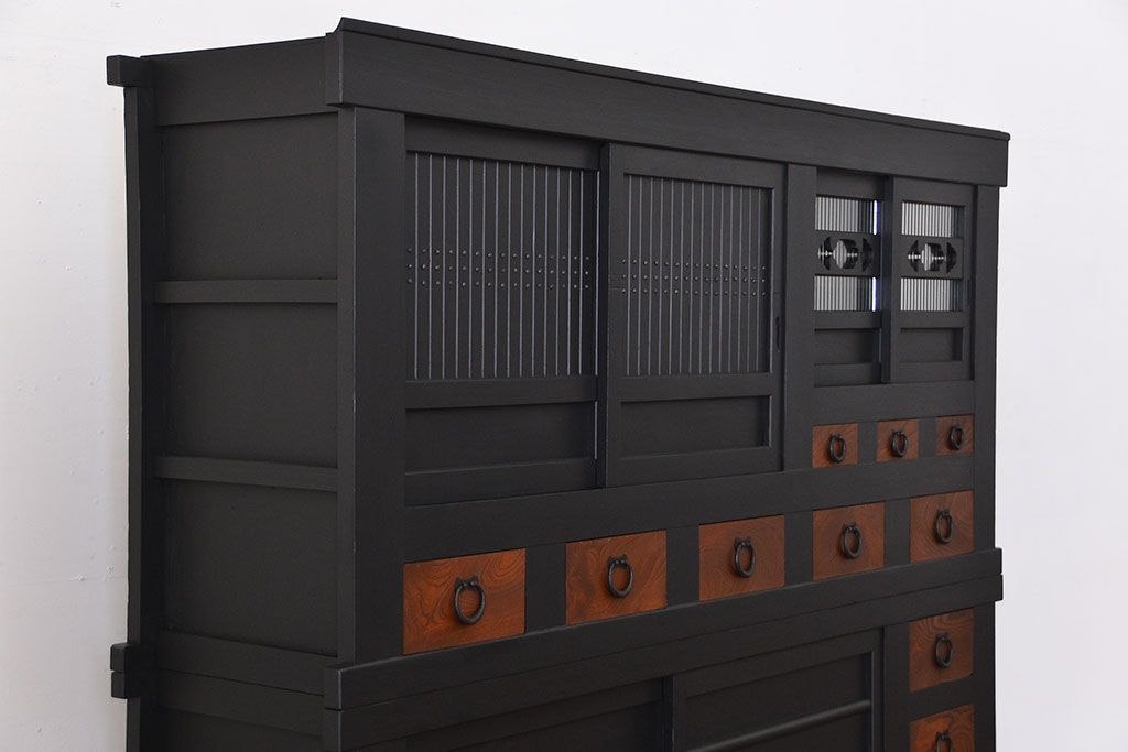 アンティーク家具　アンティーク　和モダン　艶消しブラック塗装の昇り引き出し付き六尺水屋箪笥