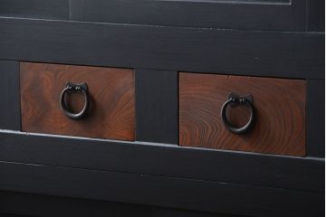 アンティーク家具　アンティーク　和モダン　艶消しブラック塗装の昇り引き出し付き六尺水屋箪笥
