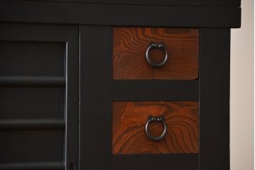 アンティーク家具　アンティーク　和モダン　艶消しブラック塗装の昇り引き出し付き六尺水屋箪笥