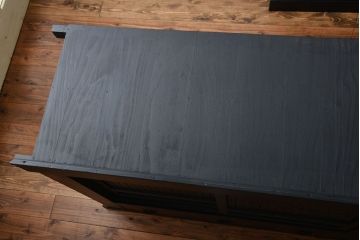 アンティーク家具　アンティーク　和モダン　艶消しブラック塗装の昇り引き出し付き六尺水屋箪笥