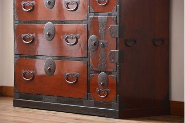 アンティーク家具　古民具・骨董　前面栗材のアンティーク最上箪笥