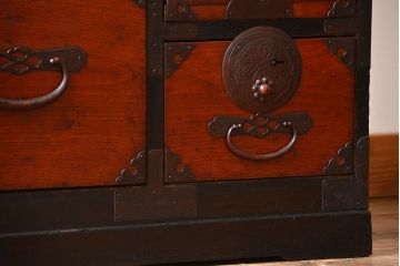 アンティーク家具　古民具・骨董　前面栗材のアンティーク最上箪笥