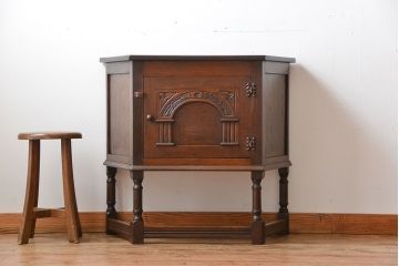 ヴィンテージ家具　イギリスビンテージ　オーク材の戸棚付きコンソールテーブル(サイドテーブル)