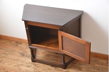 ヴィンテージ家具　イギリスビンテージ　オーク材の戸棚付きコンソールテーブル(サイドテーブル)