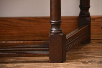 ヴィンテージ家具　イギリスビンテージ　オーク材の戸棚付きコンソールテーブル(サイドテーブル)