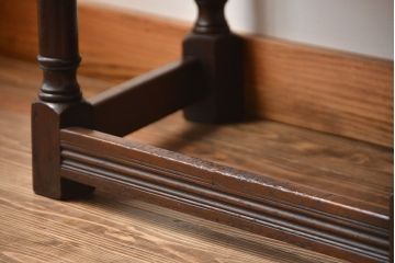 ヴィンテージ家具　イギリスビンテージ　オーク材の戸棚付きコンソールテーブル(サイドテーブル)