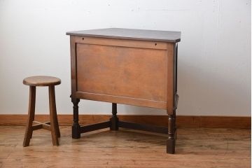 ヴィンテージ家具　イギリスビンテージ　オーク材の戸棚付きコンソールテーブル(サイドテーブル)
