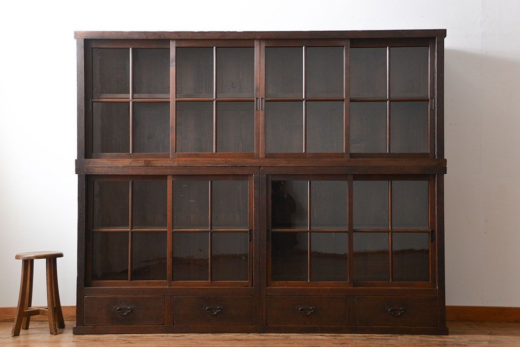 アンティーク家具　和製アンティーク　特大サイズ!4枚引き戸付き3分割収納棚