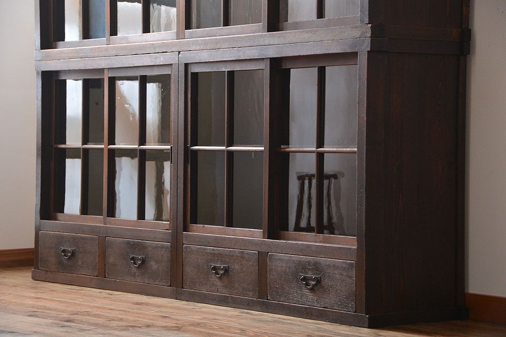アンティーク家具　和製アンティーク　特大サイズ!4枚引き戸付き3分割収納棚