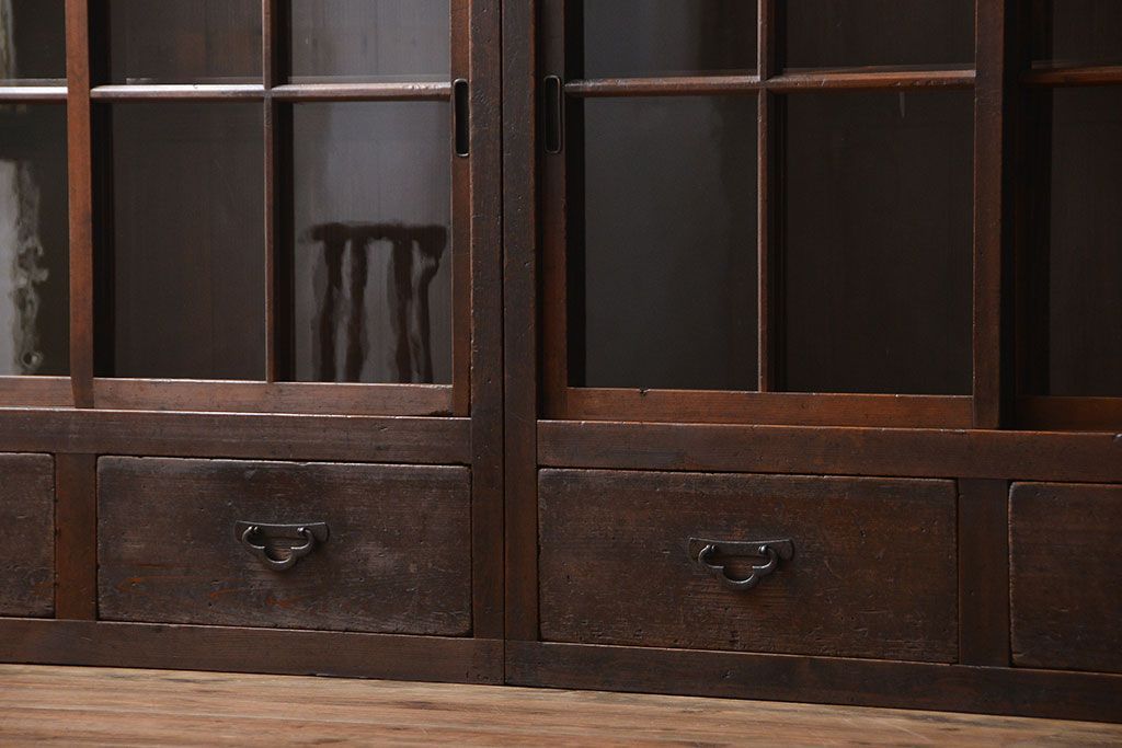 アンティーク家具　和製アンティーク　特大サイズ!4枚引き戸付き3分割収納棚