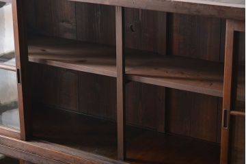 アンティーク家具　和製アンティーク　特大サイズ!4枚引き戸付き3分割収納棚