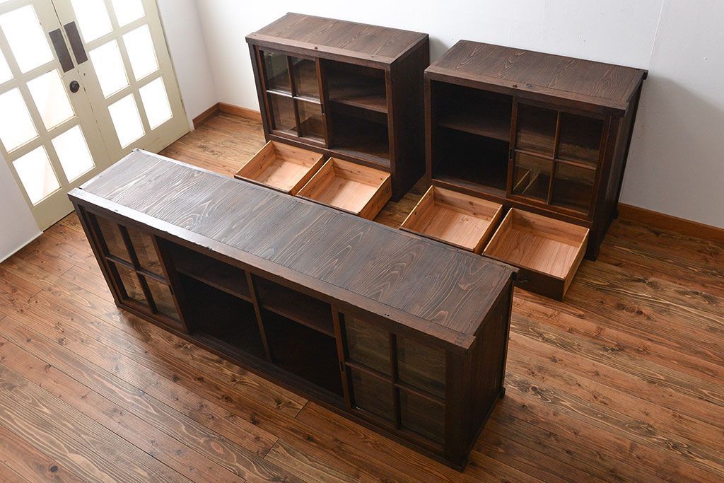 アンティーク家具　和製アンティーク　特大サイズ!4枚引き戸付き3分割収納棚
