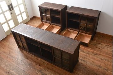 アンティーク家具　和製アンティーク　特大サイズ!4枚引き戸付き3分割収納棚