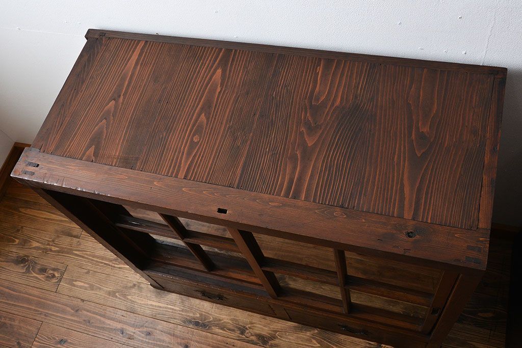 アンティーク家具　和製アンティーク　特大サイズ!4枚引き戸付き3分割収納棚