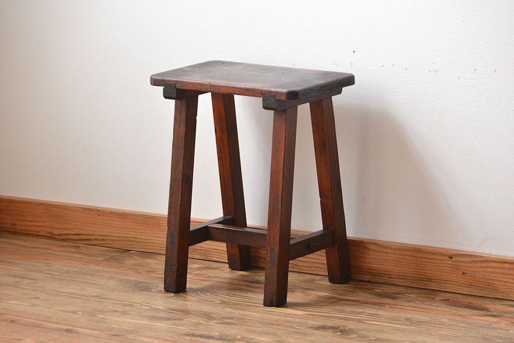 アンティーク家具　和製アンティーク　古い木の味わい深い角スツール
