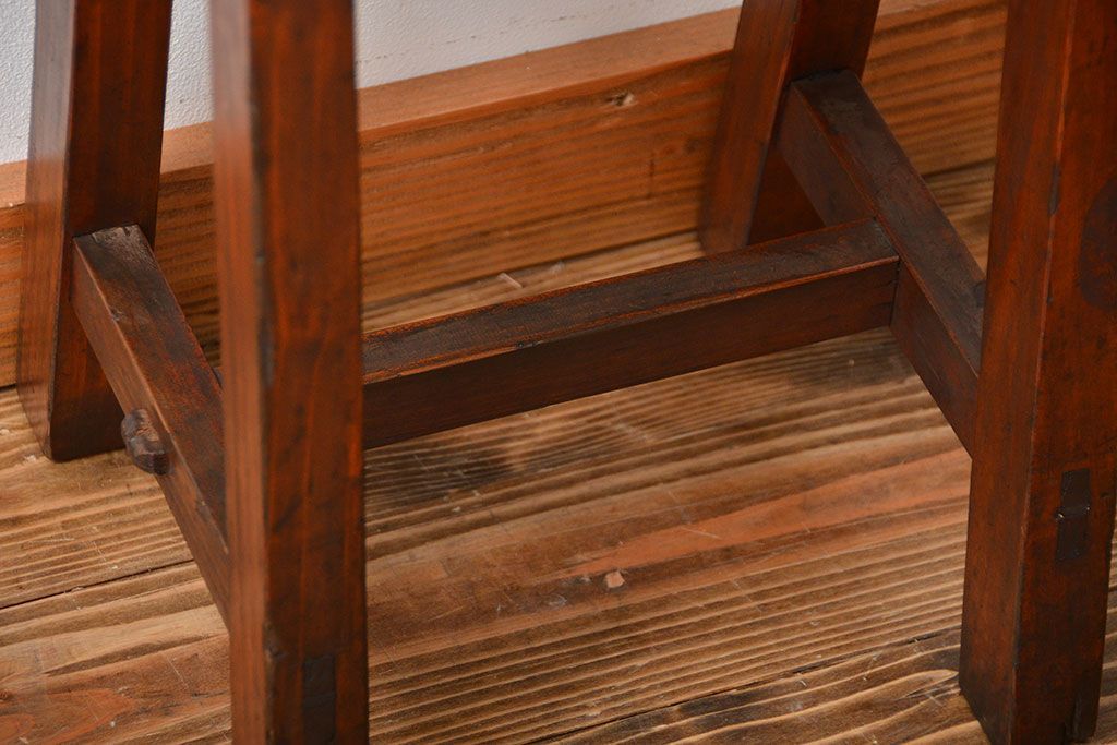 アンティーク家具　和製アンティーク　古い木の味わい深い角スツール