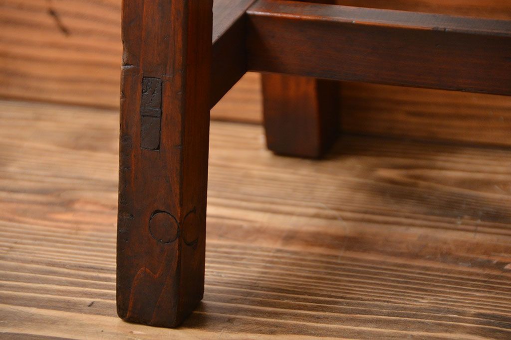 アンティーク家具　和製アンティーク　古い木の味わい深い角スツール