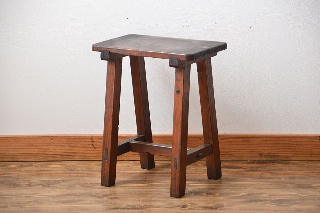 アンティーク家具　和製アンティーク　古い木の味わい深い角スツール