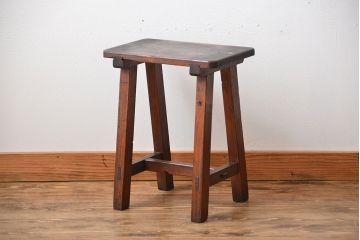 アンティーク家具　和製アンティーク　古い木の味わい深い角スツール