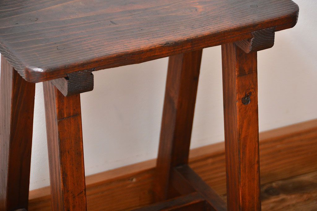 アンティーク家具　和製アンティーク　古い木の味わい深い角スツール