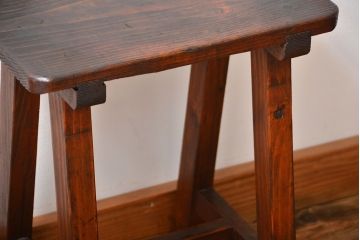 アンティーク家具　和製アンティーク　古い木の味わい深い角スツール