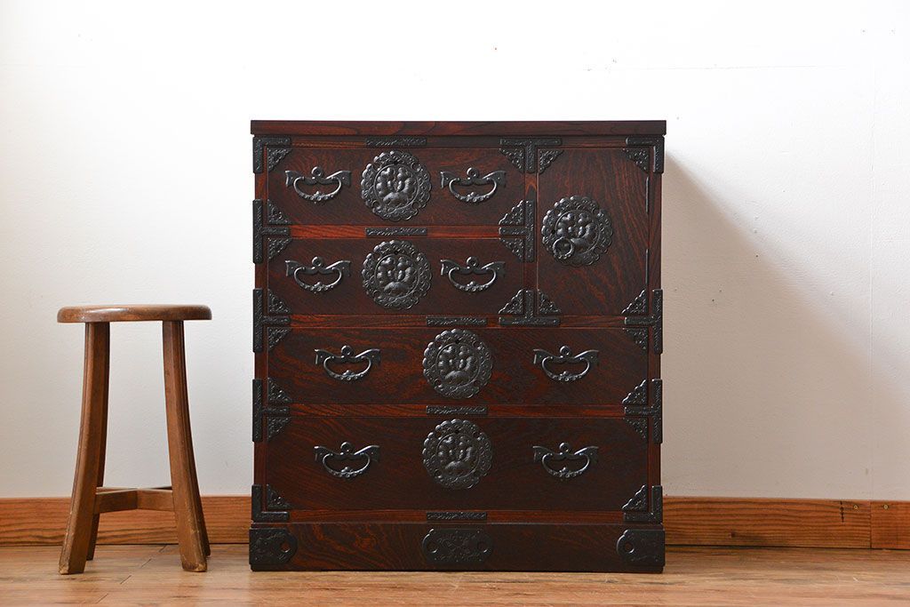 関東限定送料込　完全姫系　イタリア製アンティーク家具　四段　小箪笥 ミヤグチ企販 チェスト 4段 民芸調たんす 古美調引手 幅67cm