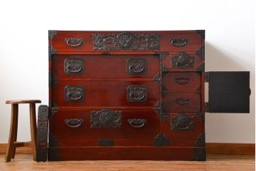 民芸家具　手打ち金具・生地蝋塗の美しい仙台箪笥(定価約200万円)