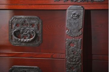 民芸家具　手打ち金具・生地蝋塗の美しい仙台箪笥(定価約200万円)